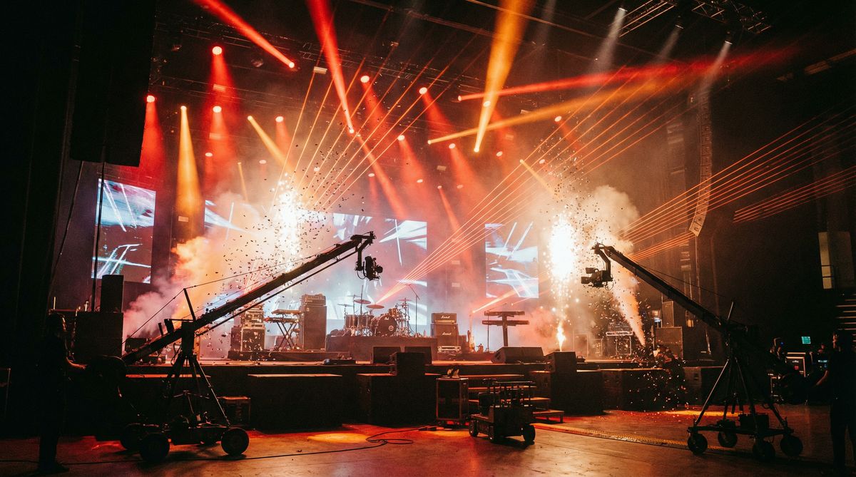 午夜大片推荐：演唱会舞台MV